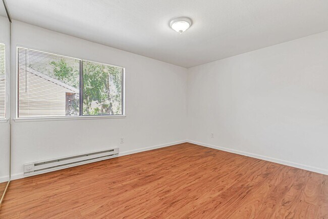 Building Photo - 2BR 1.5BA Condo For Rent – Prime Central F...