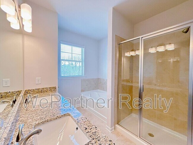 Building Photo - 2586 Mls Cmn Dr