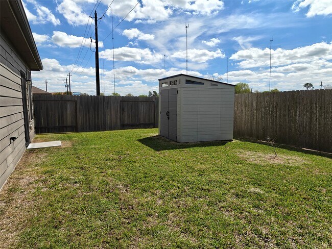 Building Photo - 1731 Gray Hawk Dr