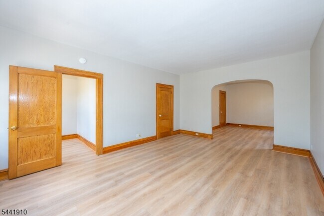 Building Photo - 103 Knapp Ave
