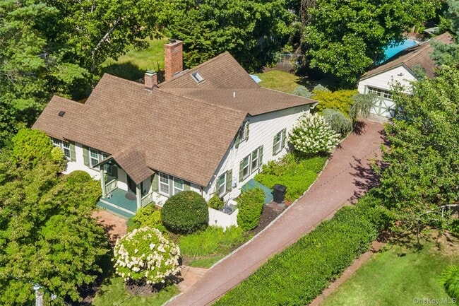 Building Photo - 414 Main St