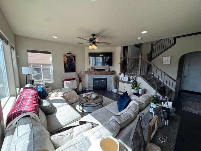 Building Photo - Stunning 4 Bed / 3 Bath Home Nested in Banning Lewis Ranch!