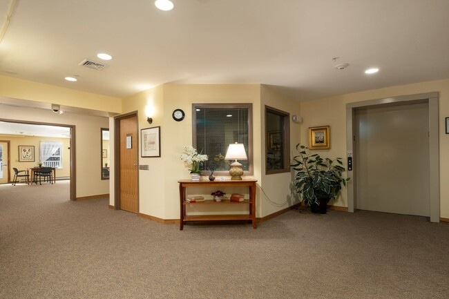 Building Photo - 1 bed, 1 bath independent senior living (55+ years of age) heat, hot water, & electricity include...