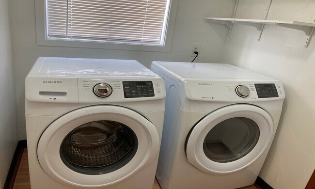 Building Photo - 7235 SE Clatsop St