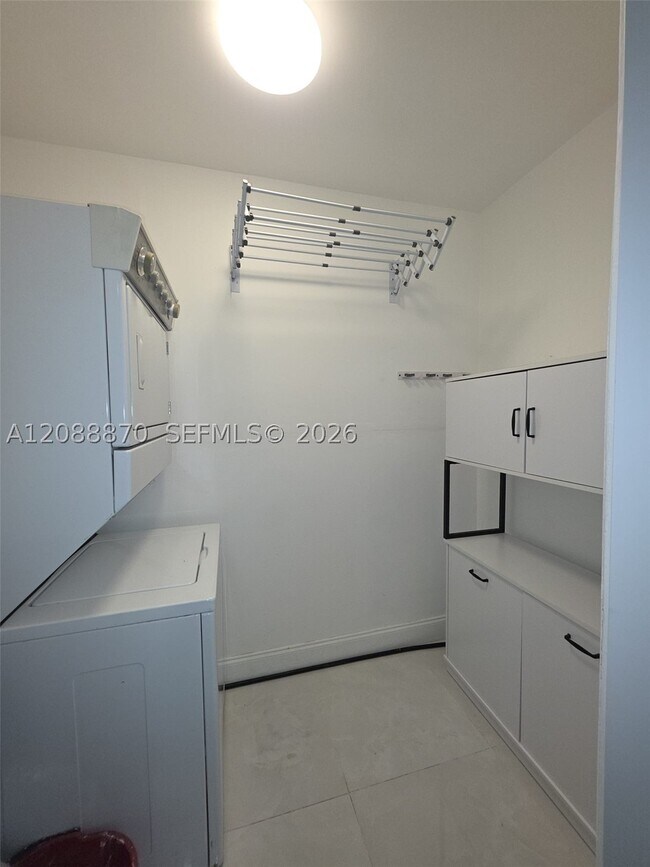 Building Photo - 12811 SW 43rd Dr