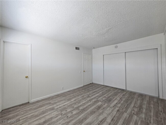 Building Photo - 2913 Stewart Ave