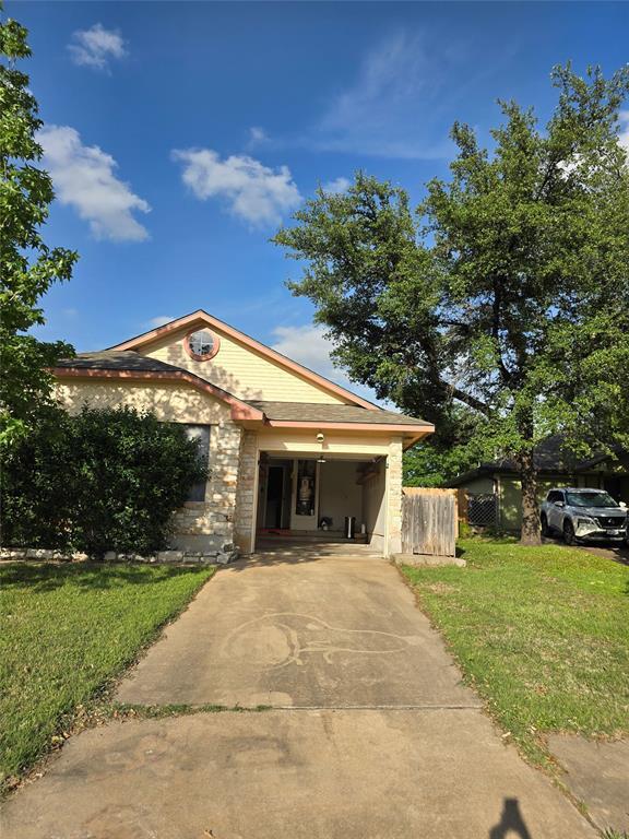 Building Photo - 16829 Village Oak Loop