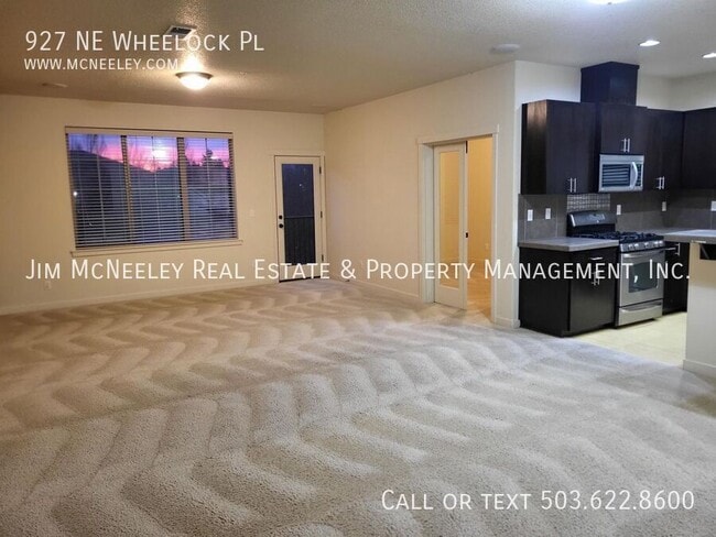 Building Photo - 927 NE Wheelock Pl