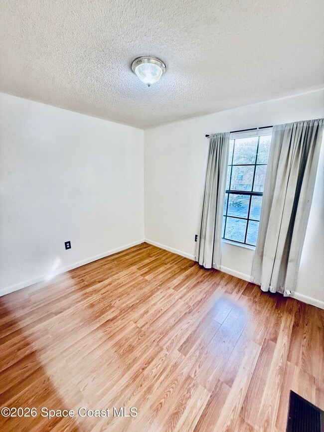 Building Photo - 1301 Arlington Ln NE