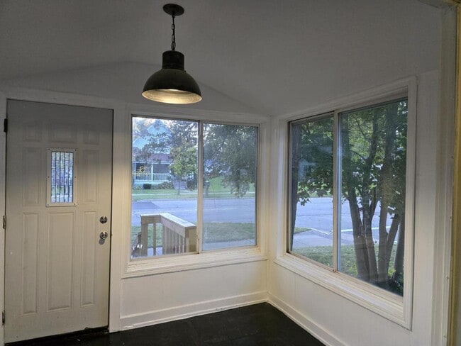 Building Photo - 226 N Maple St