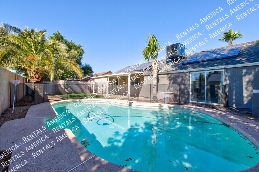 Building Photo - 819 W Ross Ave