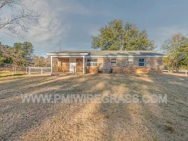 Building Photo - 1200 Dean Church Rd