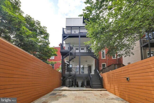 Building Photo - 1329 Irving St NW