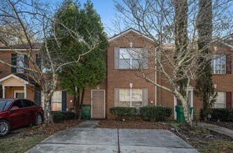 Building Photo - Beautifully Updated Decatur Townhome with ...