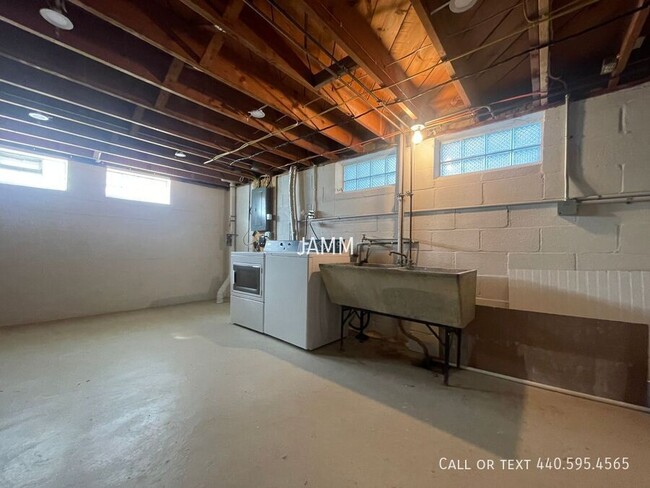 Building Photo - 7626 Sleepy Hollow Dr