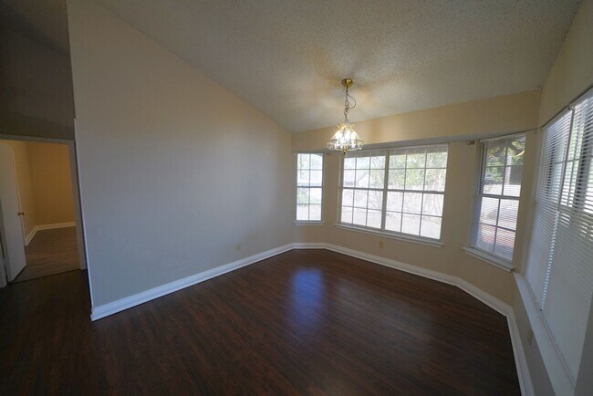 Building Photo - Great Home Near Randolph AFB - Realtor Com...