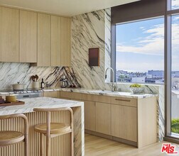 Building Photo - 700 Broadway