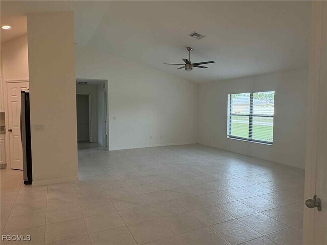 Building Photo - 309 SE 19th Ln