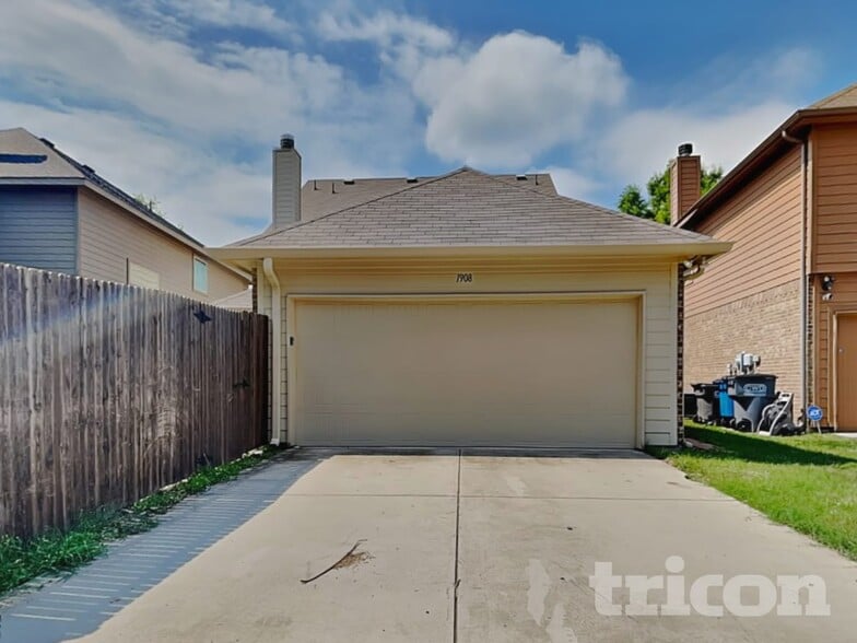 Building Photo - 1908 Parkside Mews