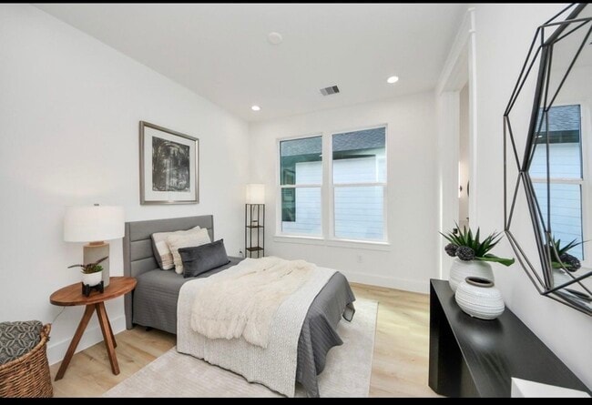 Building Photo - 7911 Lynette St