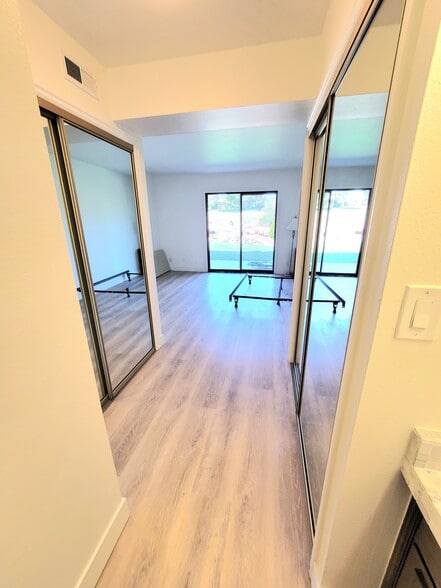 Building Photo - 300 W 2025 S