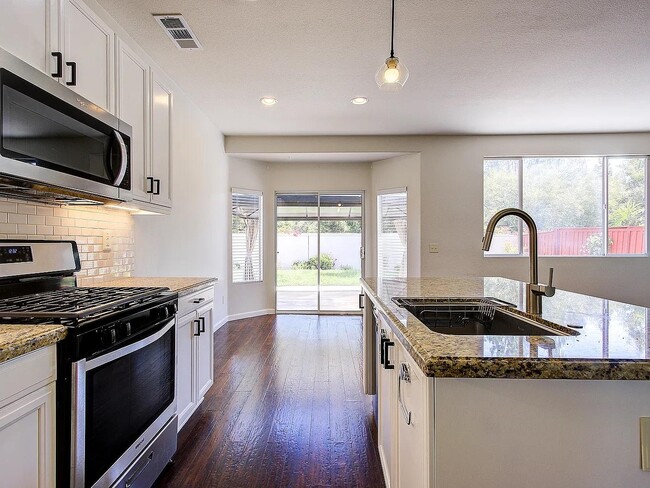 Building Photo - 924 Glendora Dr