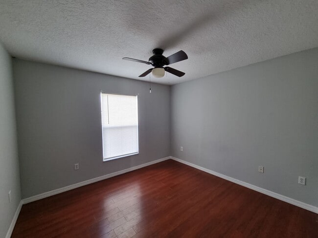Building Photo - 3 Bedroom 2 Bath home in St. Cloud for RENT!