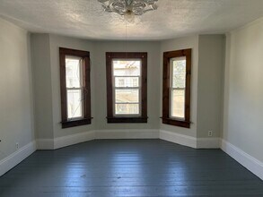 Building Photo - 118 Bracewell Ave
