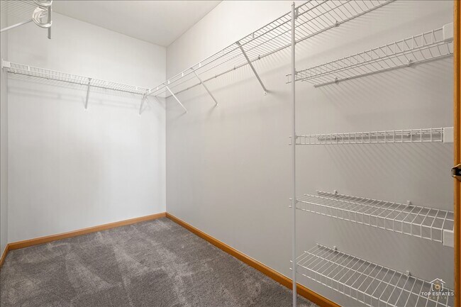 Building Photo - 1515 Silverstone Dr