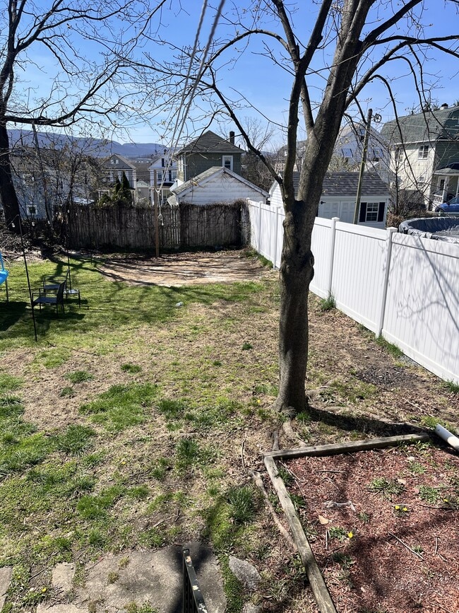 Building Photo - 239 Poplar St