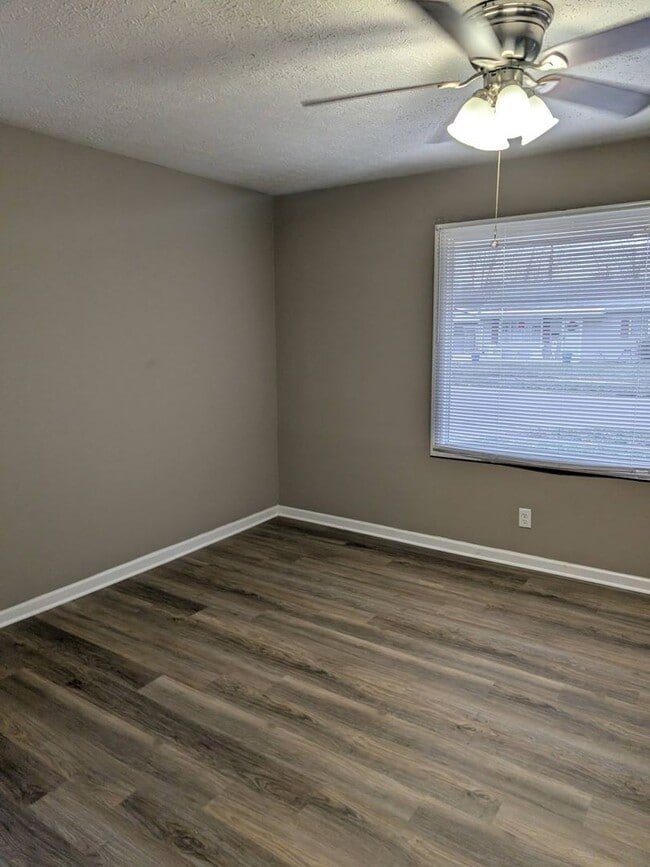 Building Photo - Cute 3 bedroom in Eastmont