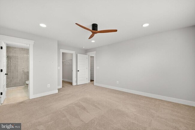 Building Photo - 513 Parkland Dr