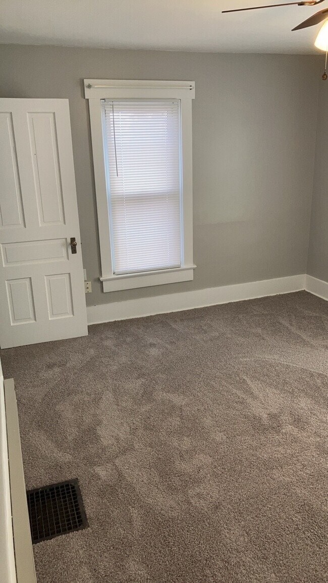 Building Photo - 319 E Canal St