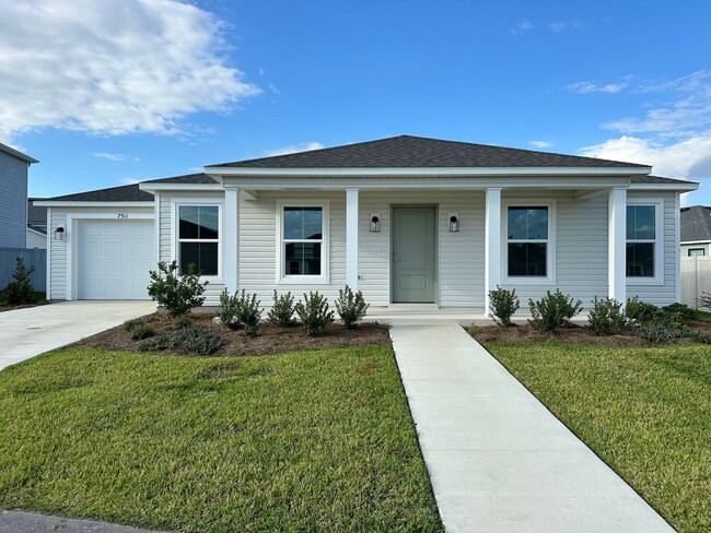 Primary Photo - NEWER HOME adjacent to The Villages in all...