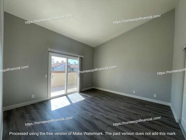 Building Photo - 1220 S Cypress Ave