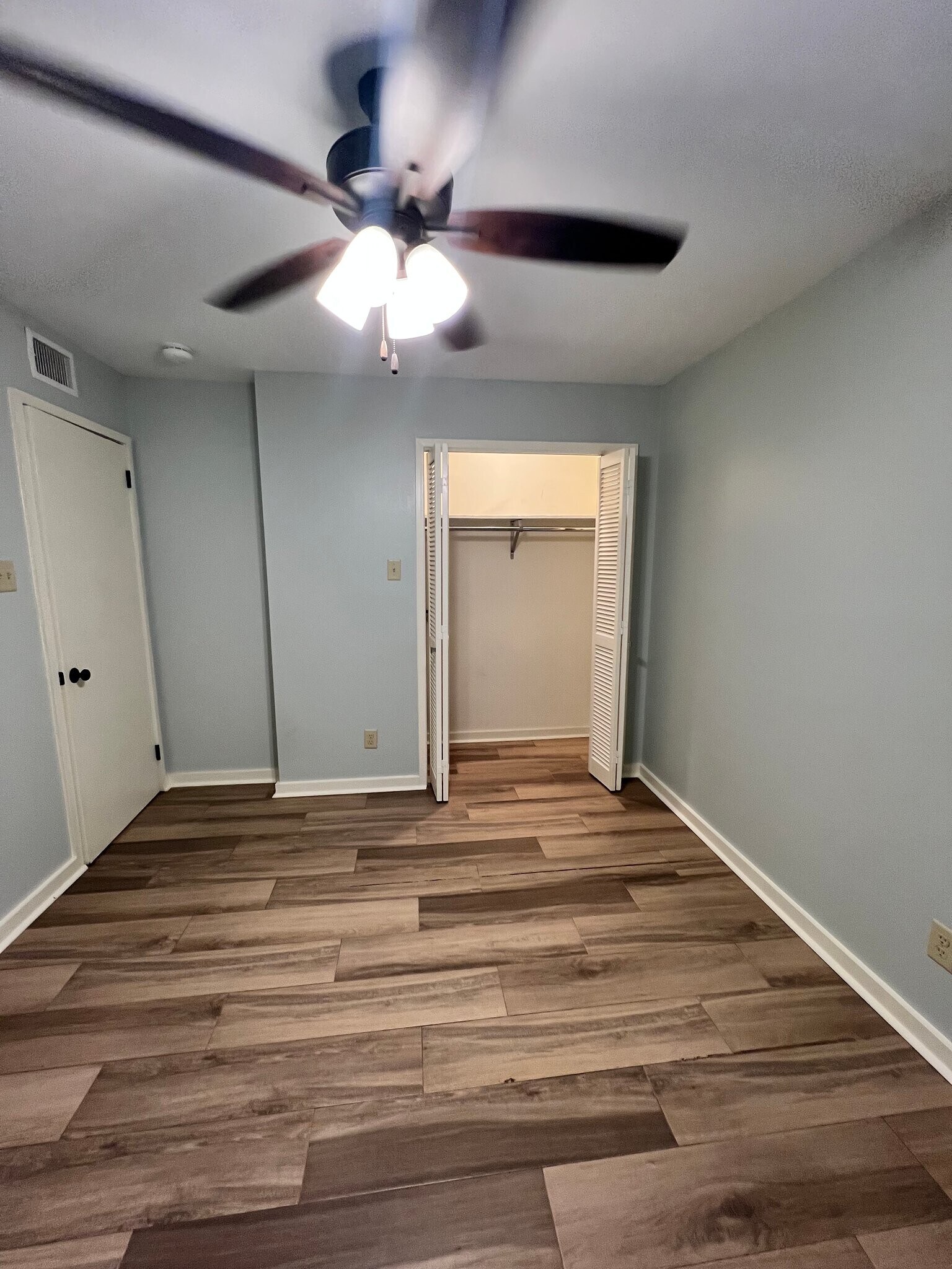 Building Photo - 509 E 7th St