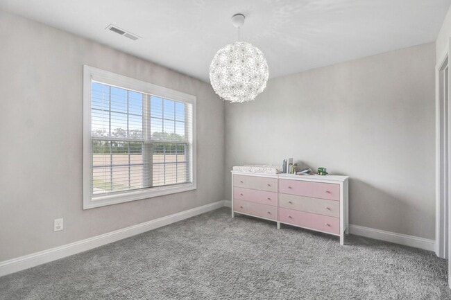 Building Photo - STUNNING & SPACIOUS 4 BR | 2.5 BA 2-Story *Pikeville School District*