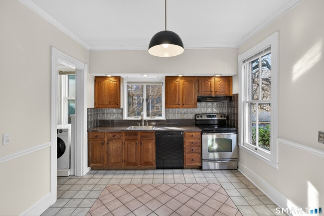 Building Photo - 339 Willow St