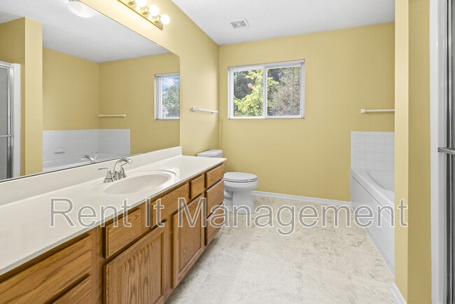 Building Photo - 5820 S 157th St