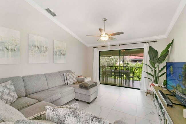 Building Photo - 23 Lexington Ln W