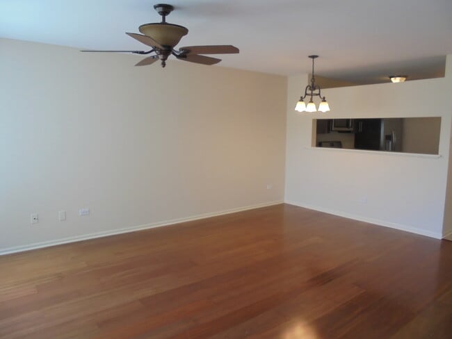 Building Photo - 938 Ridgefield Ln