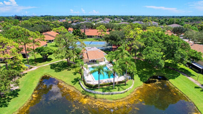 Building Photo - 1105 Maplewood Dr