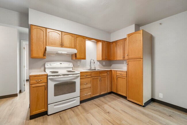 Building Photo - 403 1/2 Garfield St S-12