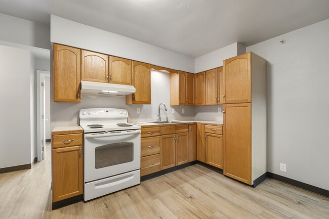 Building Photo - 403 1/2 Garfield St S-17