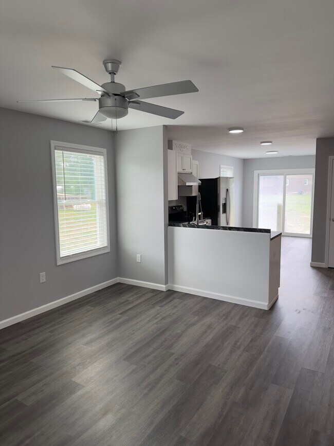Building Photo - 105 Leslies Home Dr