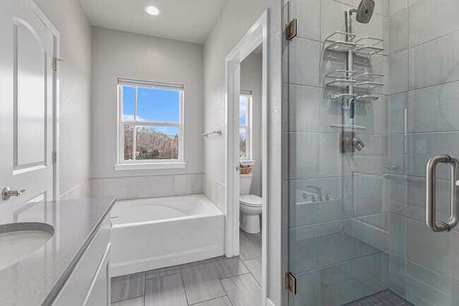 Building Photo - 5325 Sky Top Ln