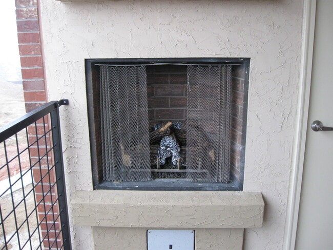 Building Photo - 303 Inverness Way S