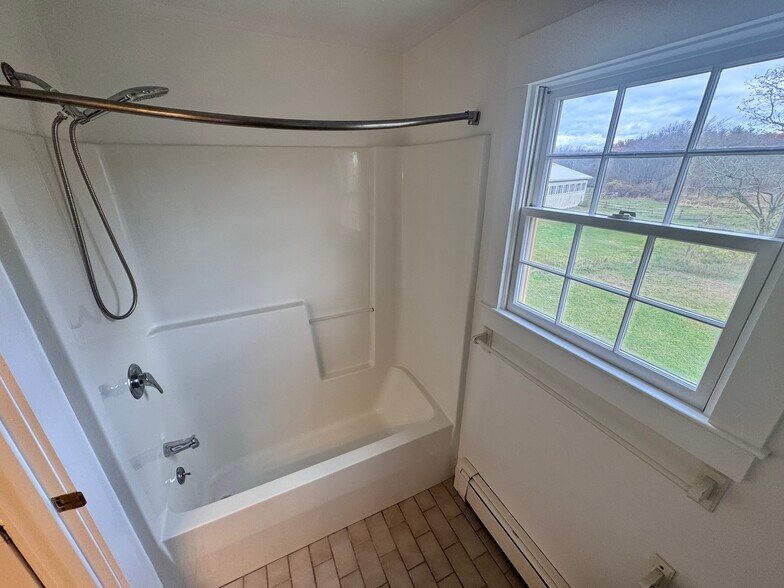 Building Photo - 253 Davis Rd