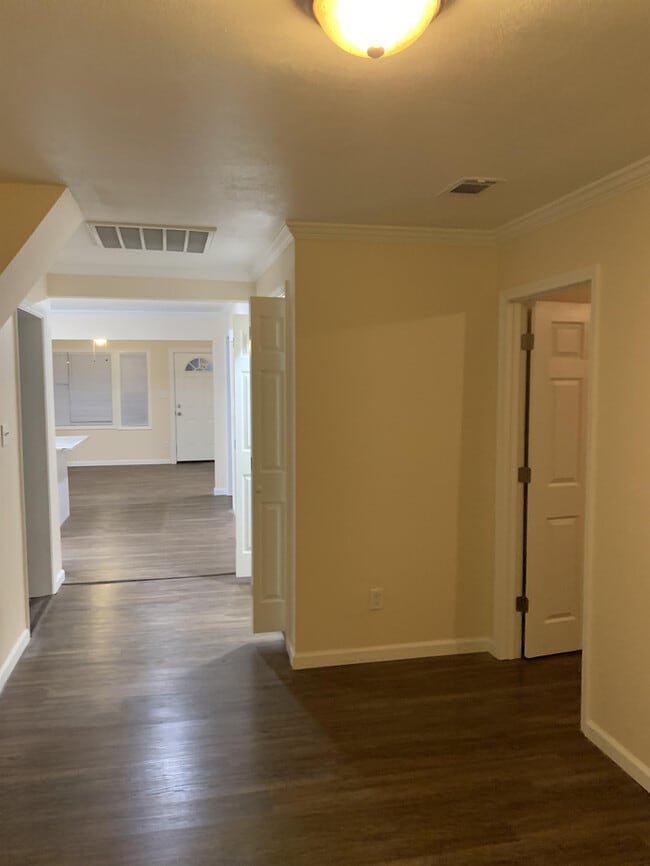 Building Photo - 43 S Richard Dr