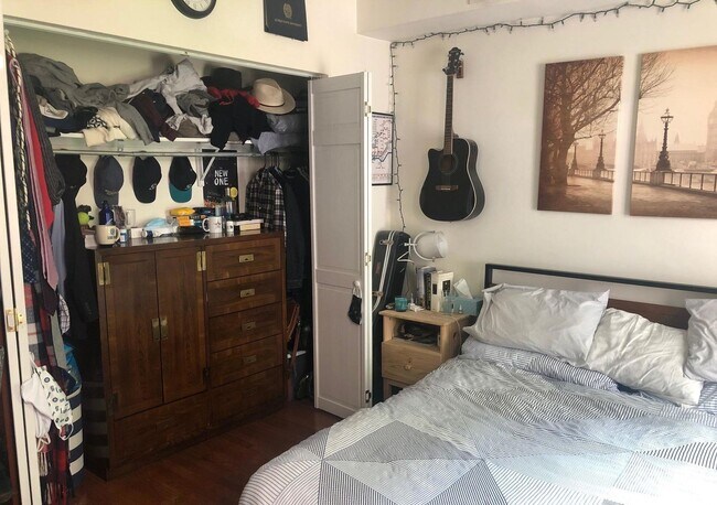 Building Photo - Great 3 BR 2 Bath Row Home in Shaw